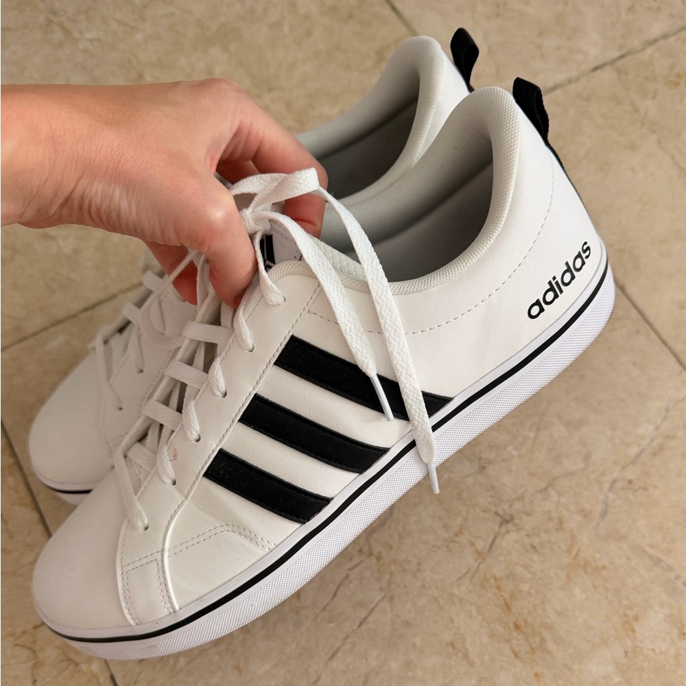 Adidas Sneakers